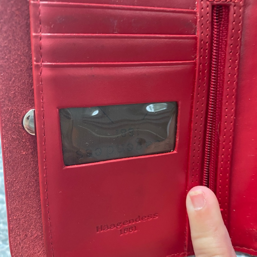 Beautiful Red Wallet - Picture 5 of 8